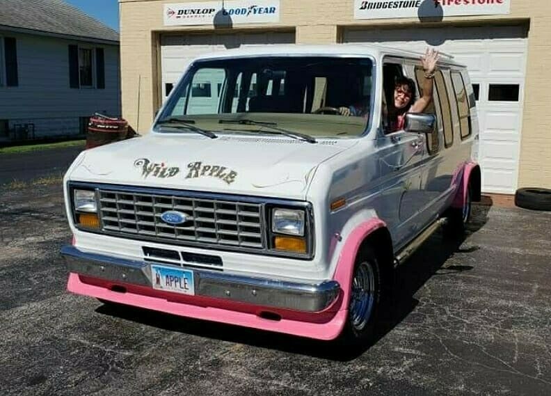 1984 White Ford E-Series Van Extended Passenger Van