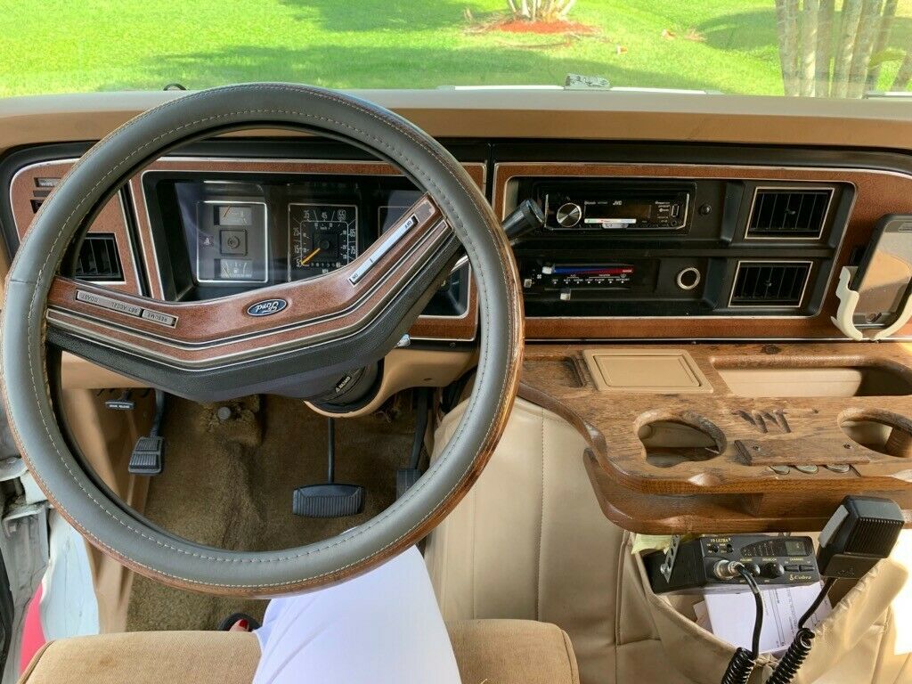 1984 White Ford E-Series Van Extended Passenger Van