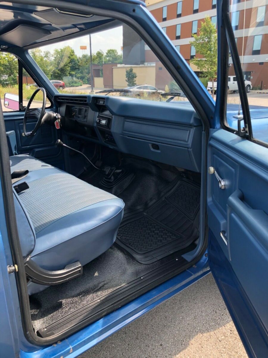 1984 Blue Ford F-250 Cab & Chassis