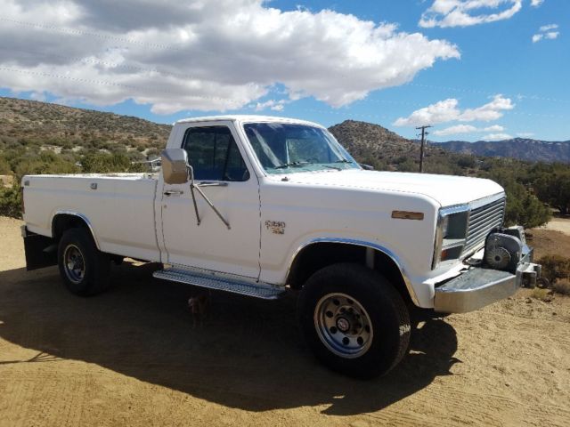 1984 White Ford F-250 Standard Cab Pickup