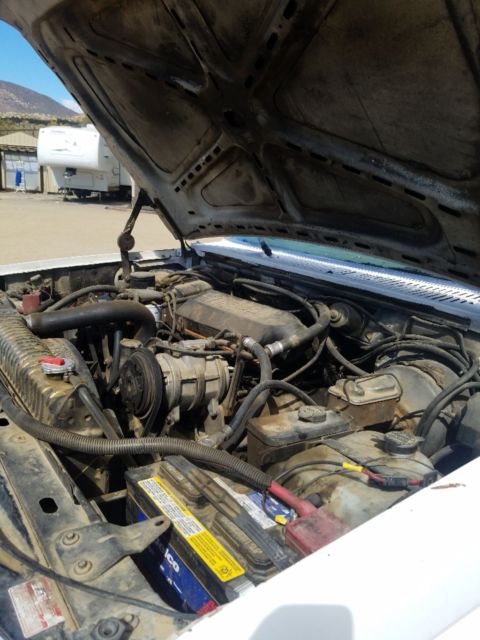 1984 White Ford F-250 Standard Cab Pickup