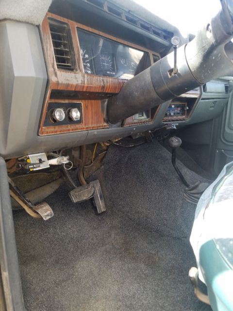 1984 White Ford F-250 Standard Cab Pickup