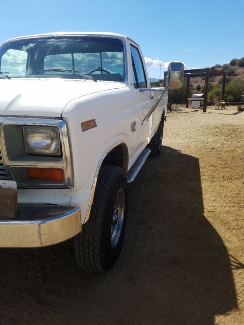 1984 White Ford F-250 Standard Cab Pickup