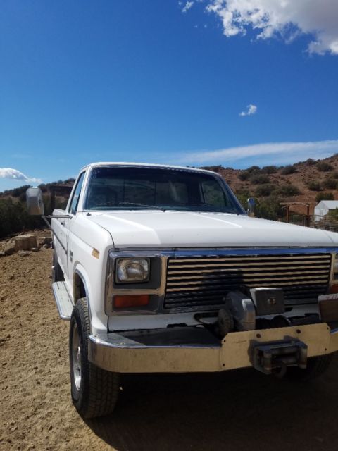 1984 White Ford F-250 Standard Cab Pickup