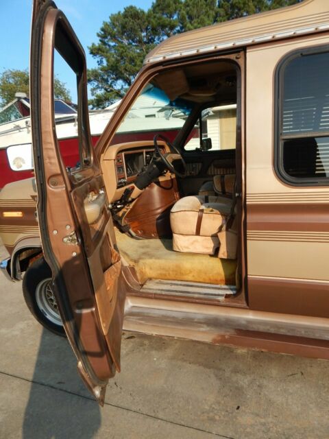 1984 Brown Ford E-Series Van Van
