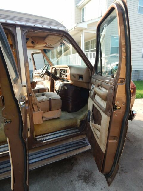 1984 Brown Ford E-Series Van Van