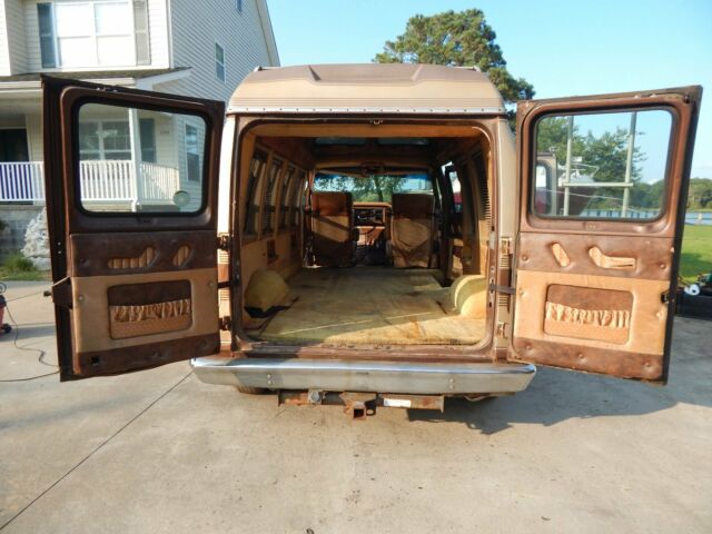 1984 Brown Ford E-Series Van Van