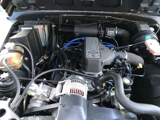 1984 Silver Land Rover Defender SUV