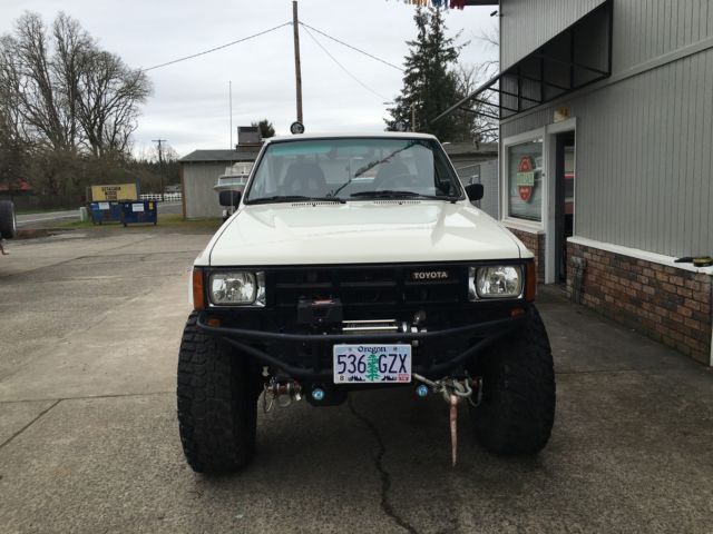 1984 WHITE Toyota PICKUP PICKUP