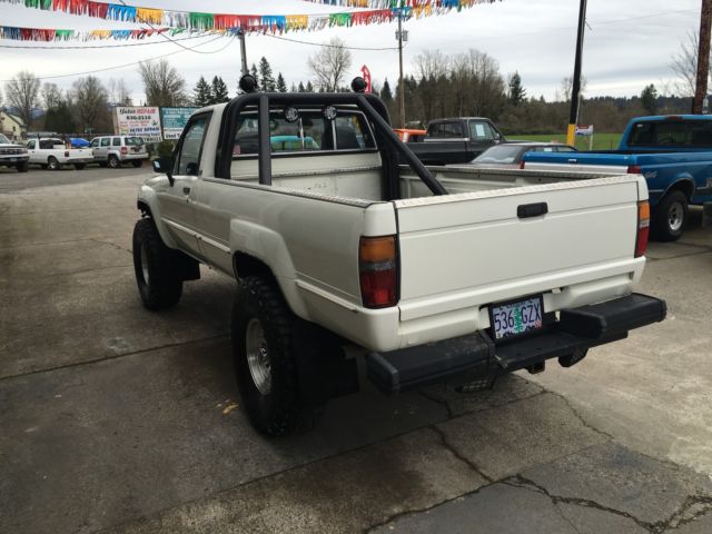 1984 WHITE Toyota PICKUP PICKUP