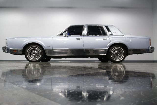 Lincoln Town car 1984