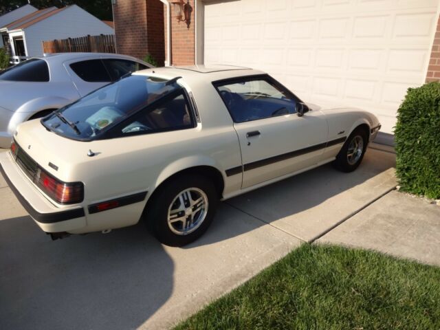 1984 beige Mazda RX-7 Coupe