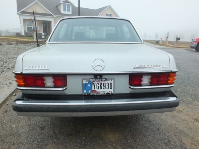 1984 Silver Mercedes-Benz 300-Series Sedan