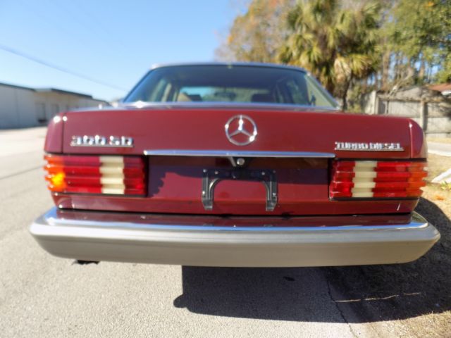 1984 Orient red Mercedes-Benz 300-Series sedan