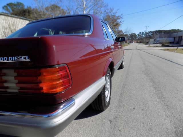 1984 Orient red Mercedes-Benz 300-Series sedan