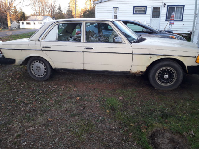 1984 Yellow Mercedes-Benz 300-Series Sedan