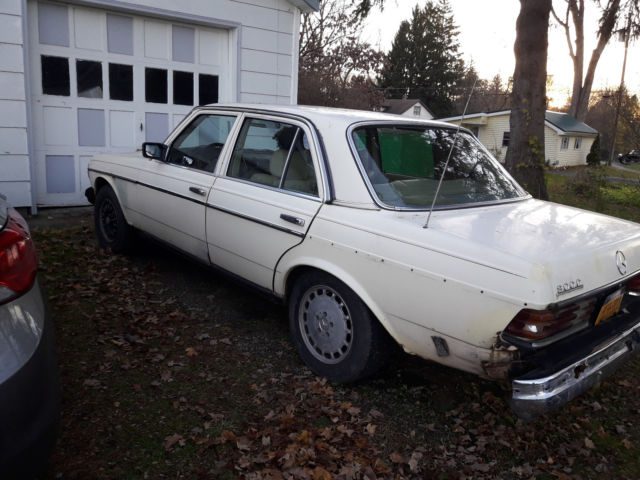 1984 Yellow Mercedes-Benz 300-Series Sedan