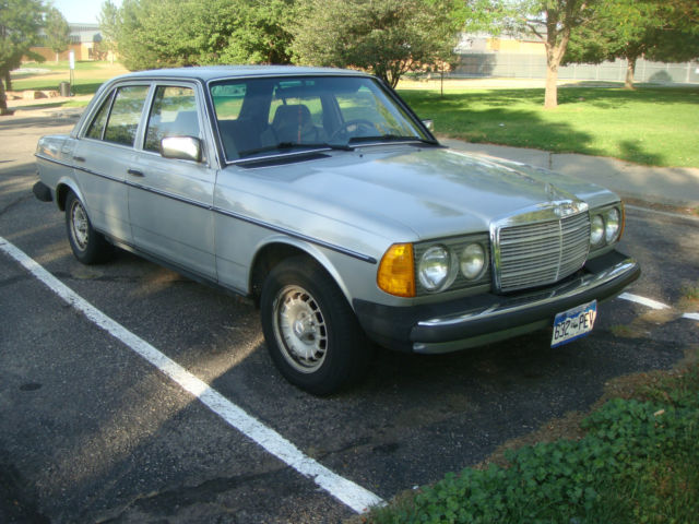 1984 Silver Mercedes-Benz 300-Series Sedan
