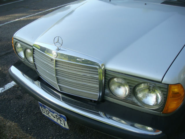 1984 Silver Mercedes-Benz 300-Series Sedan
