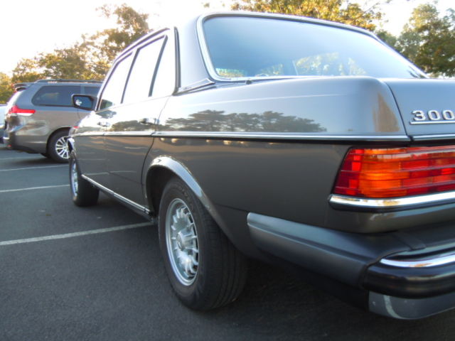 1984 Dark Taupe Mercedes-Benz 300-Series 4 Door Sedan