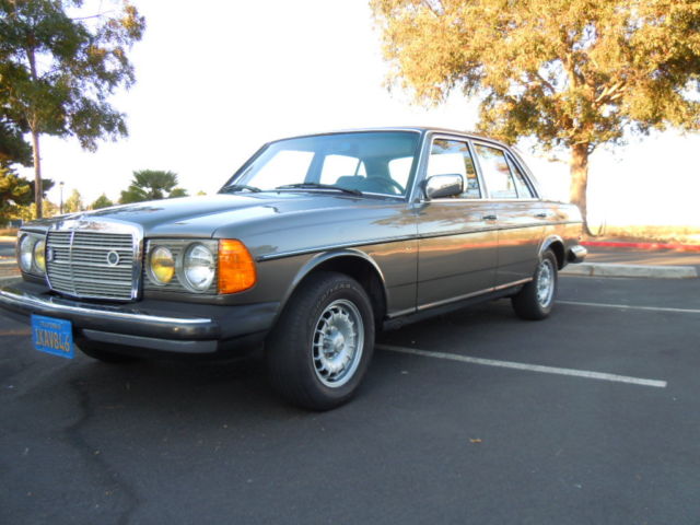1984 Dark Taupe Mercedes-Benz 300-Series 4 Door Sedan