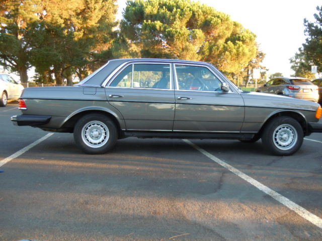 1984 Dark Taupe Mercedes-Benz 300-Series 4 Door Sedan