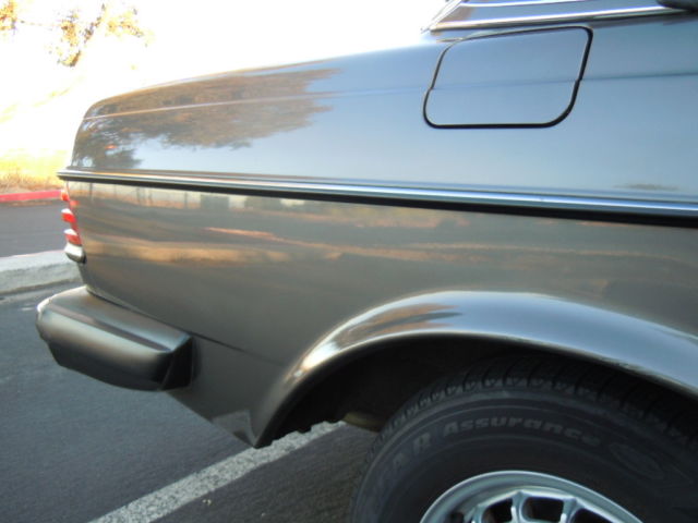 1984 Dark Taupe Mercedes-Benz 300-Series 4 Door Sedan