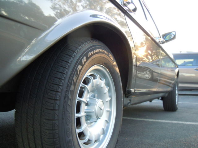 1984 Dark Taupe Mercedes-Benz 300-Series 4 Door Sedan