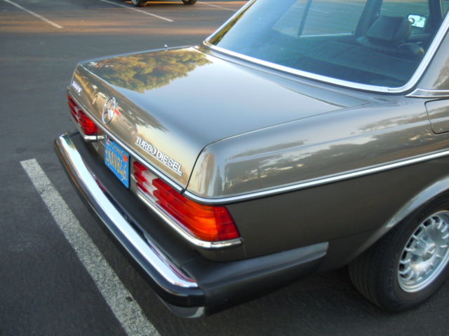 1984 Dark Taupe Mercedes-Benz 300-Series 4 Door Sedan