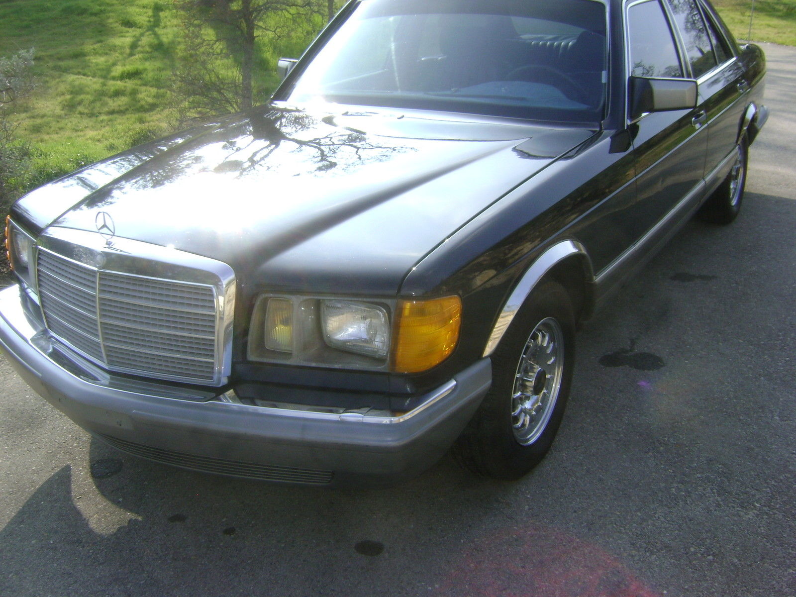 1984 Black Mercedes-Benz 300-Series