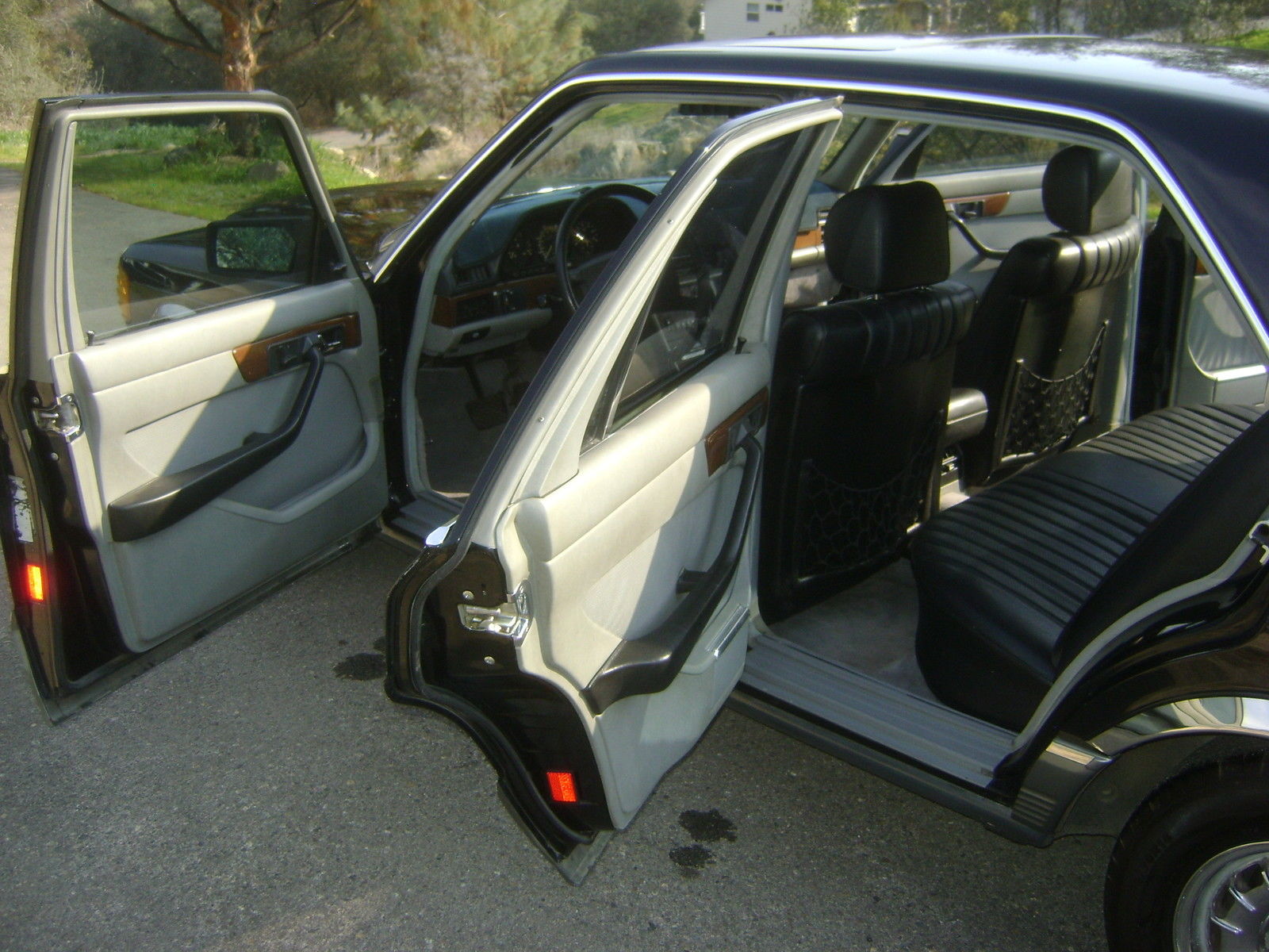 1984 Black Mercedes-Benz 300-Series