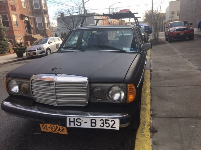1984 Black Mercedes-Benz 300-Series Wagon