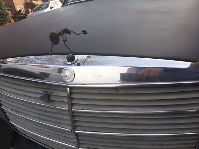 1984 Black Mercedes-Benz 300-Series Wagon