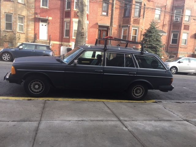 1984 Black Mercedes-Benz 300-Series Wagon