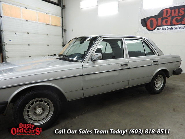 1984 Silver Mercedes-Benz 300 D --