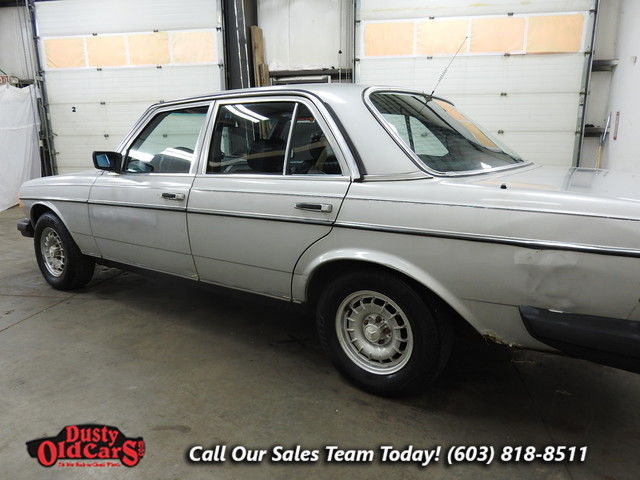 1984 Silver Mercedes-Benz 300 D --