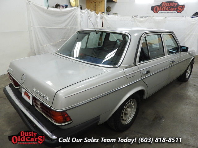 1984 Silver Mercedes-Benz 300 D --