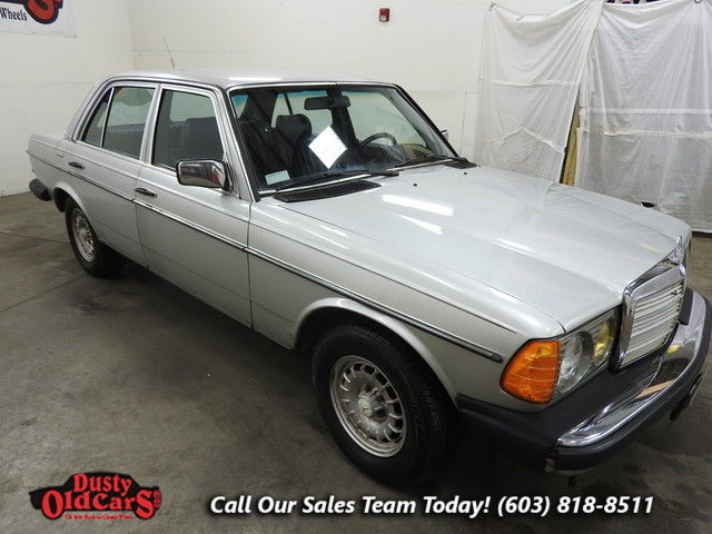 1984 Silver Mercedes-Benz 300 D --