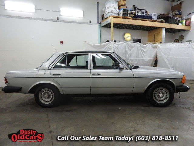 1984 Silver Mercedes-Benz 300 D --