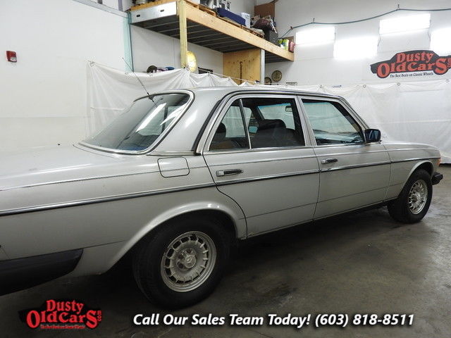 1984 Silver Mercedes-Benz 300 D --