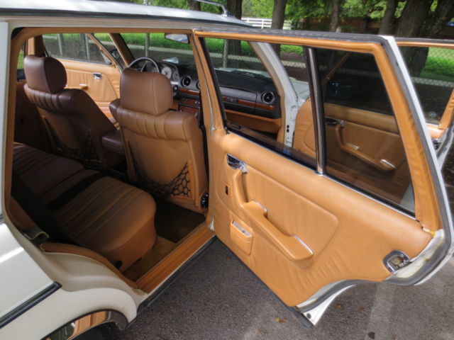1984 White Mercedes-Benz 300-Series Wagon