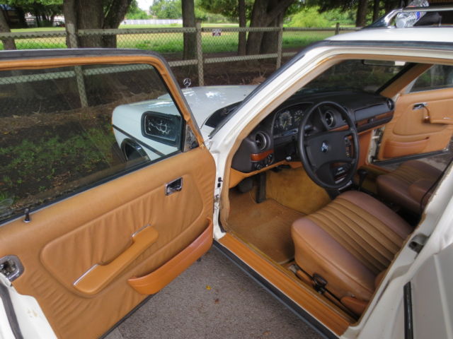 1984 White Mercedes-Benz 300-Series Wagon