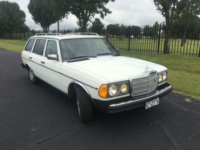 1984 White Mercedes-Benz 300-Series Wagon