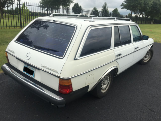 1984 White Mercedes-Benz 300-Series Wagon