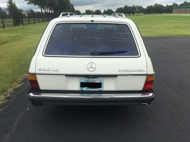 1984 White Mercedes-Benz 300-Series Wagon