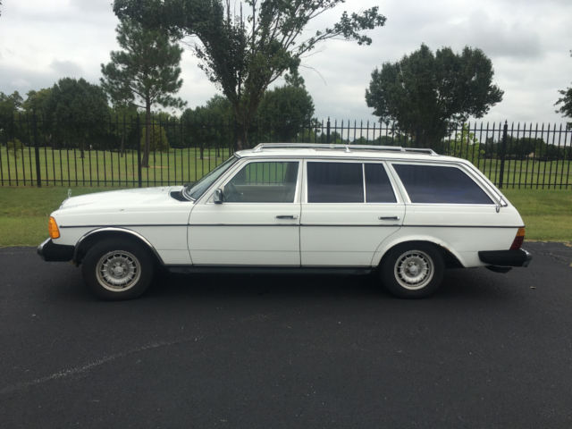 1984 White Mercedes-Benz 300-Series Wagon
