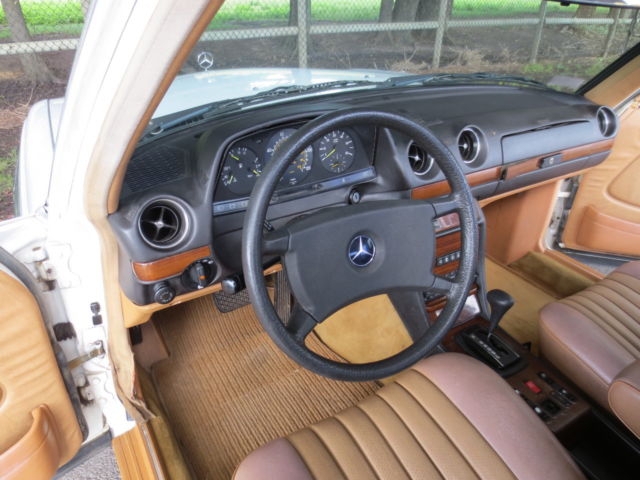 1984 White Mercedes-Benz 300-Series Wagon