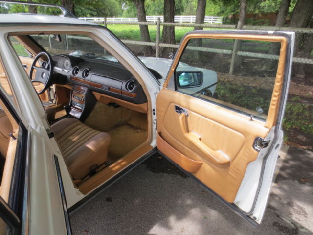 1984 White Mercedes-Benz 300-Series Wagon
