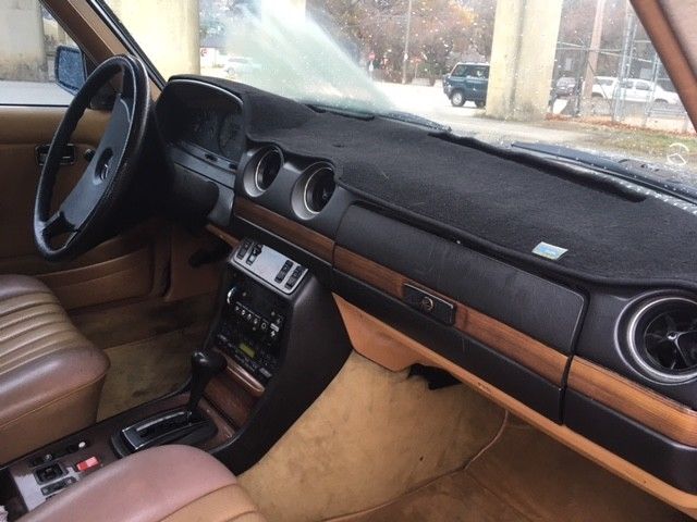 1984 Gray Mercedes-Benz 300-Series Sedan