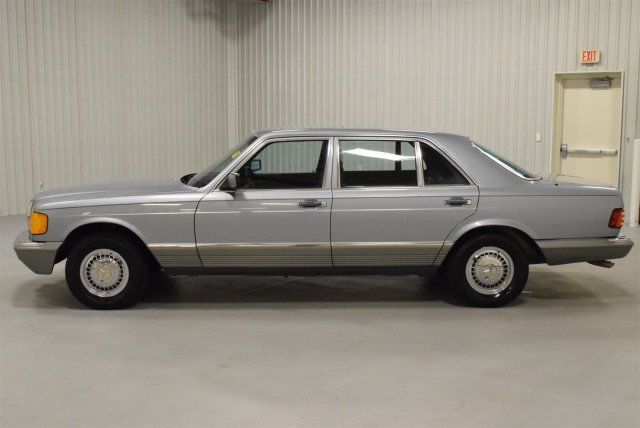 1984 Blue Mercedes-Benz 500 Sel Sedan